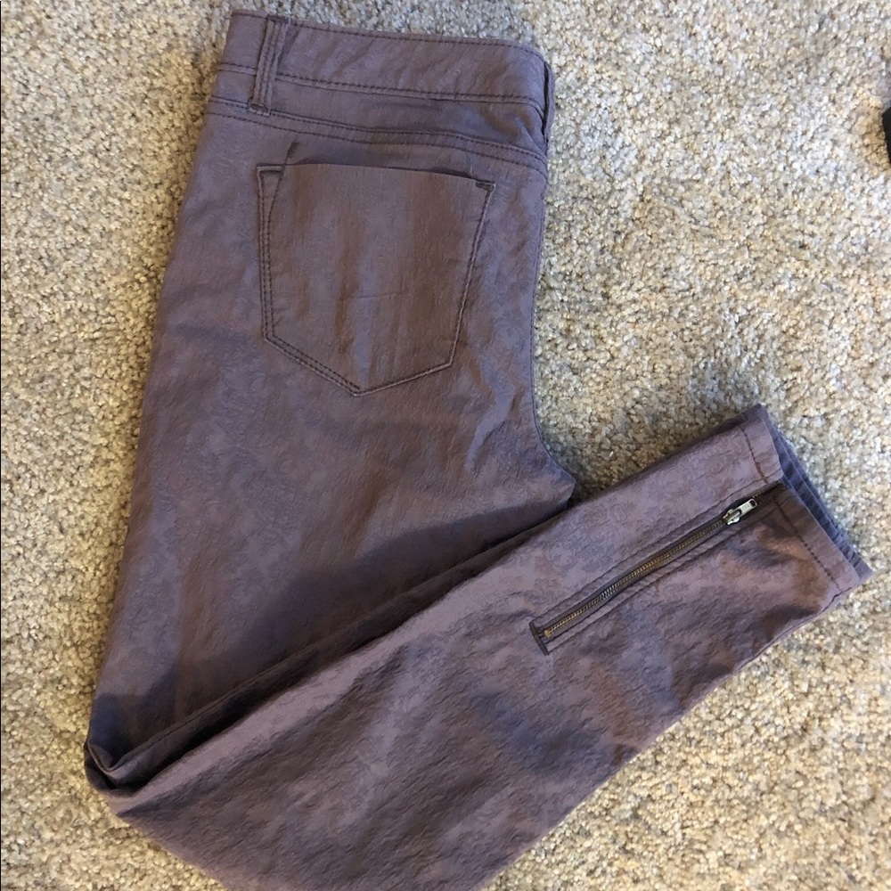 Gray Purple Curtain Pattern Zipper Pants (size 6)